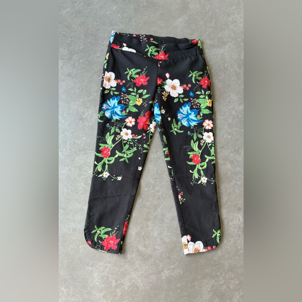 SOFT SURROUNDINGS In Bloom Floral
Slim Cropped Women’s Pull On Pants S-M